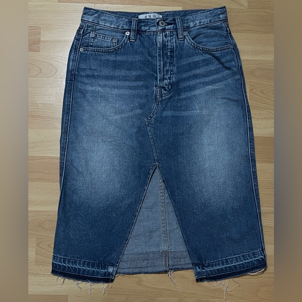 Free People raw hem denim knee length skirt 25